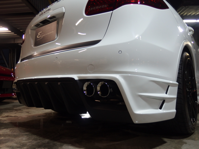 ポルシェ カイエン 正規ディーラー車 右ハンドル EUR-GTエアロ 22inアルミ クルーズコントロール シートヒーター 中古車