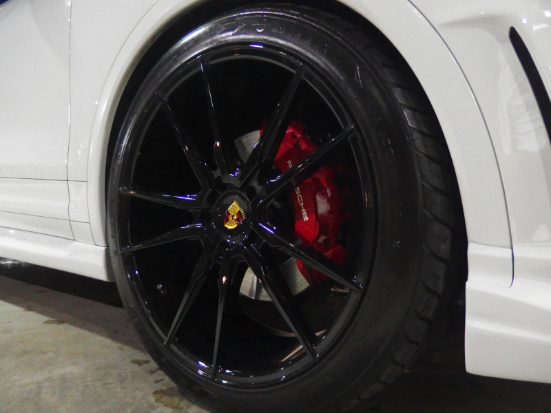 ポルシェ カイエン 正規ディーラー車 右ハンドル EUR-GTエアロ 22inアルミ クルーズコントロール シートヒーター 中古車