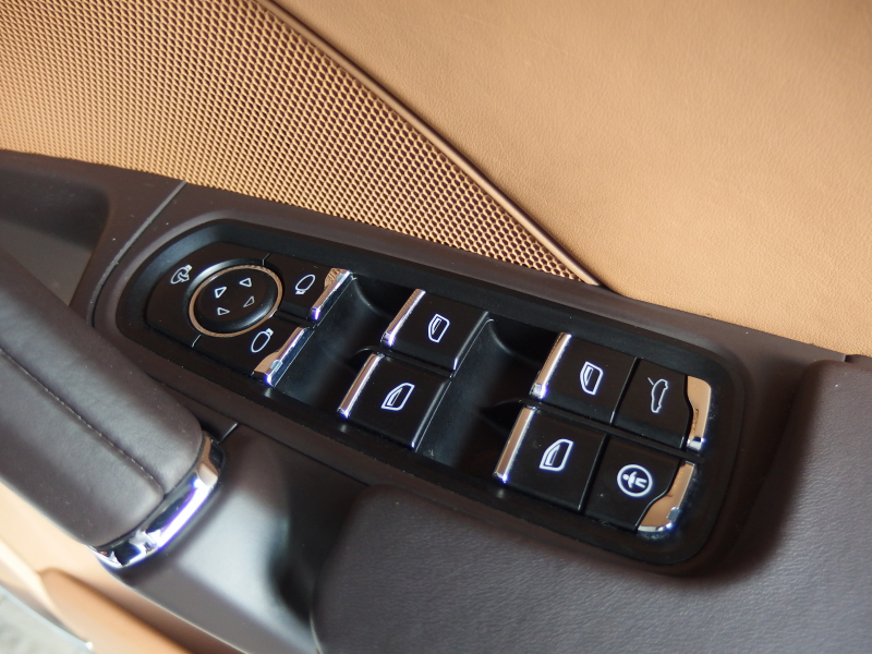 ポルシェ カイエン 正規ディーラー車 右ハンドル EUR-GTエアロ 22inアルミ クルーズコントロール シートヒーター 中古車