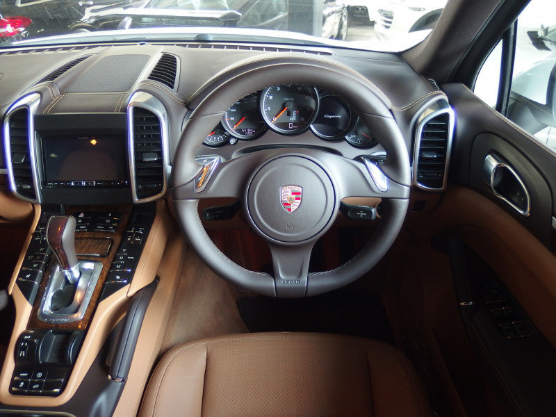 ポルシェ カイエン 正規ディーラー車 右ハンドル EUR-GTエアロ 22inアルミ クルーズコントロール シートヒーター 中古車