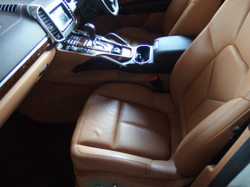 ポルシェ カイエン 正規ディーラー車 右ハンドル EUR-GTエアロ 22inアルミ クルーズコントロール シートヒーター 中古車