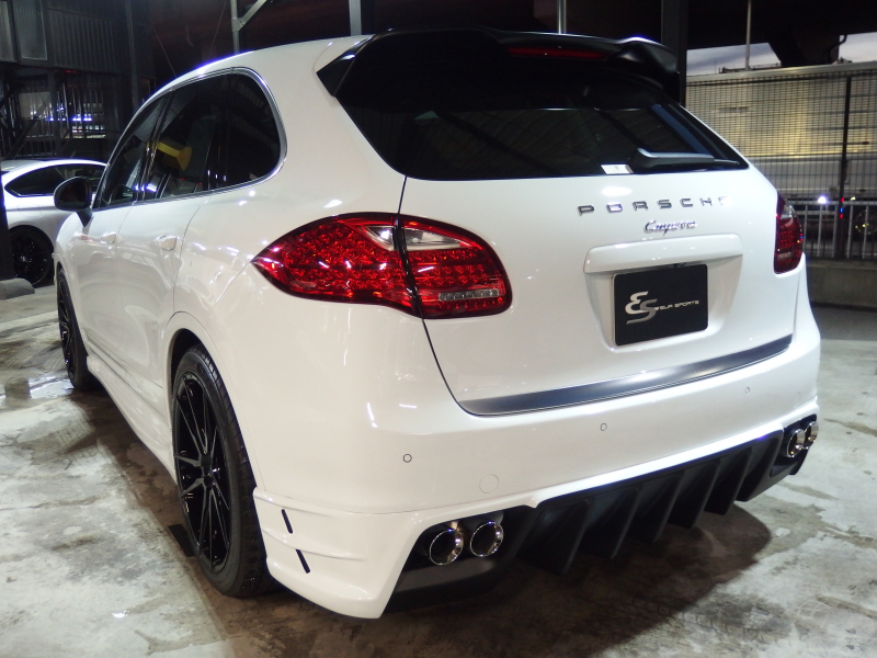 ポルシェ カイエン 正規ディーラー車 右ハンドル EUR-GTエアロ 22inアルミ クルーズコントロール シートヒーター 中古車