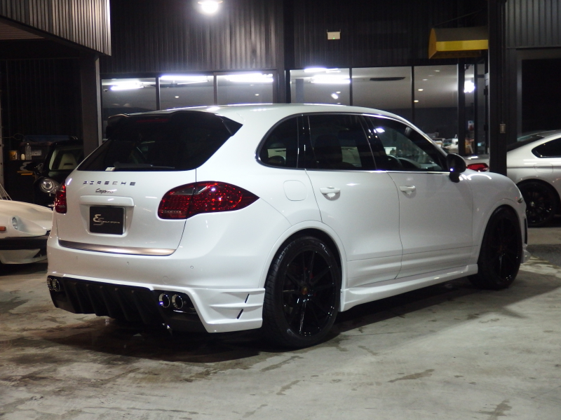 ポルシェ カイエン 正規ディーラー車 右ハンドル EUR-GTエアロ 22inアルミ クルーズコントロール シートヒーター 中古車