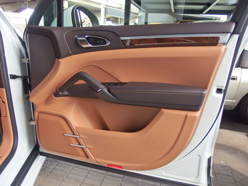 ポルシェ カイエン 正規ディーラー車 右ハンドル EUR-GTエアロ 22inアルミ クルーズコントロール シートヒーター 中古車