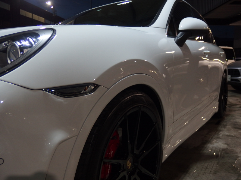 ポルシェ カイエン 正規ディーラー車 右ハンドル EUR-GTエアロ 22inアルミ クルーズコントロール シートヒーター 中古車