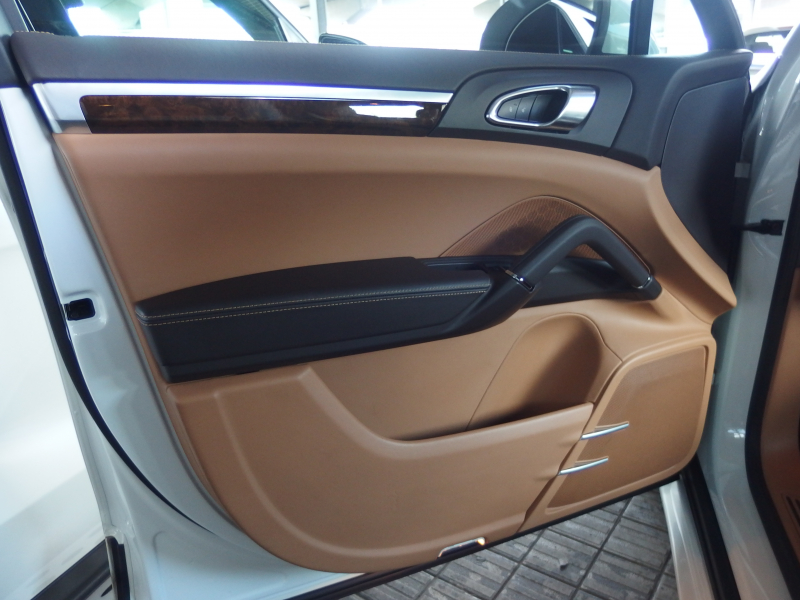 ポルシェ カイエン 正規ディーラー車 右ハンドル EUR-GTエアロ 22inアルミ クルーズコントロール シートヒーター 中古車