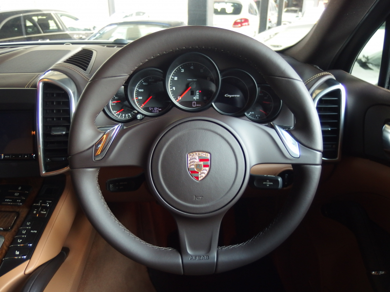 ポルシェ カイエン 正規ディーラー車 右ハンドル EUR-GTエアロ 22inアルミ クルーズコントロール シートヒーター 中古車