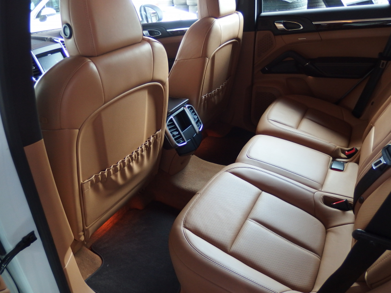 ポルシェ カイエン 正規ディーラー車 右ハンドル EUR-GTエアロ 22inアルミ クルーズコントロール シートヒーター 中古車