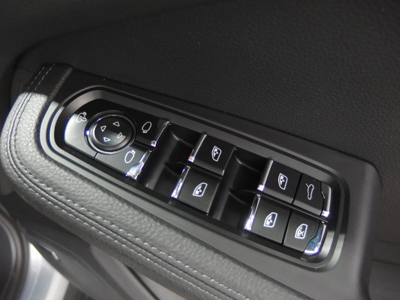 ポルシェ マカン S アダプティブクルーズコントロール　ワンオーナー　2015年モデル　スマートキー 中古車