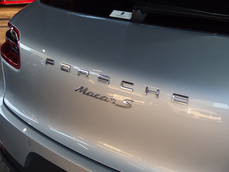 ポルシェ マカン S アダプティブクルーズコントロール　ワンオーナー　2015年モデル　スマートキー 中古車