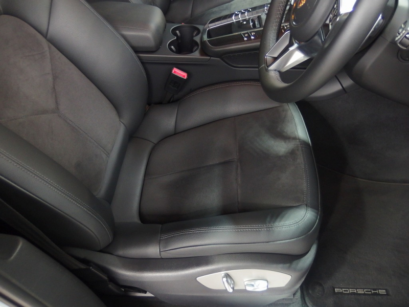 ポルシェ マカン S アダプティブクルーズコントロール　ワンオーナー　2015年モデル　スマートキー 中古車