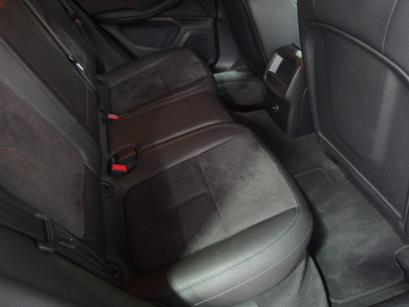 ポルシェ マカン S アダプティブクルーズコントロール　ワンオーナー　2015年モデル　スマートキー 中古車