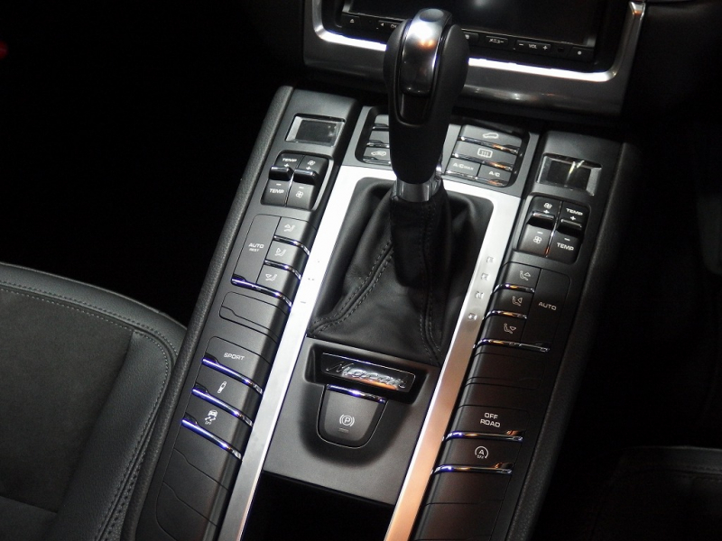 ポルシェ マカン S アダプティブクルーズコントロール　ワンオーナー　2015年モデル　スマートキー 中古車