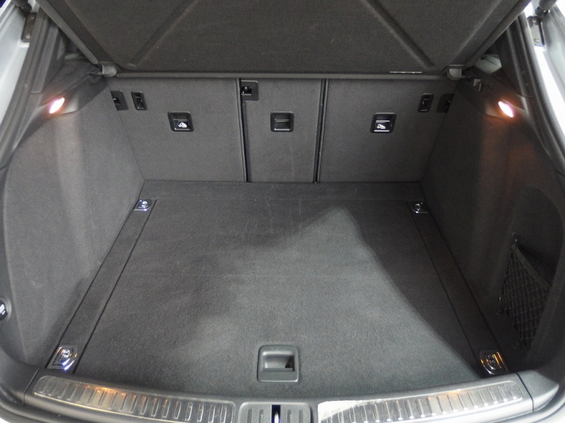 ポルシェ マカン S アダプティブクルーズコントロール　ワンオーナー　2015年モデル　スマートキー 中古車