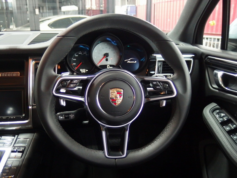 ポルシェ マカン S アダプティブクルーズコントロール　ワンオーナー　2015年モデル　スマートキー 中古車