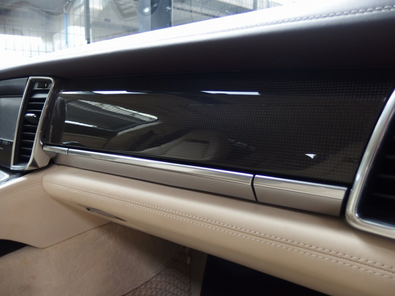 ポルシェ パナメーラ S　EUR－GTコンプリート　スポーツクロノパッケージ　ディーラー車　左ハンドル　サンルーフ 中古車