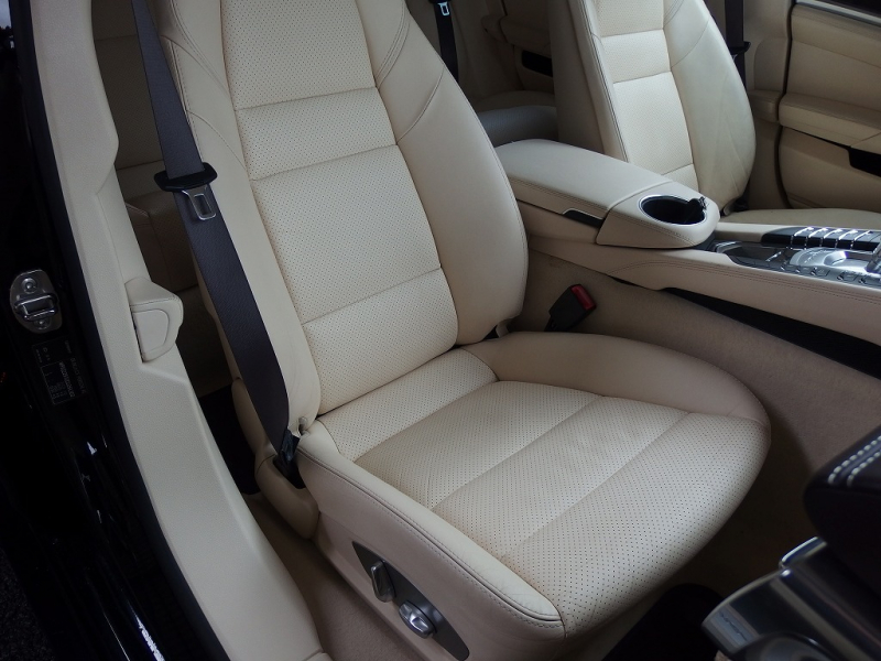 ポルシェ パナメーラ S　EUR－GTコンプリート　スポーツクロノパッケージ　ディーラー車　左ハンドル　サンルーフ 中古車