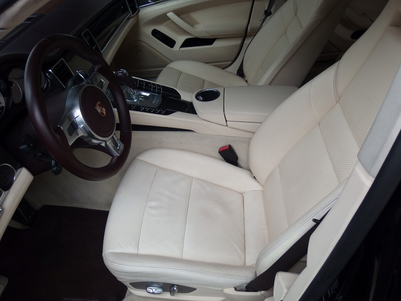 ポルシェ パナメーラ S　EUR－GTコンプリート　スポーツクロノパッケージ　ディーラー車　左ハンドル　サンルーフ 中古車