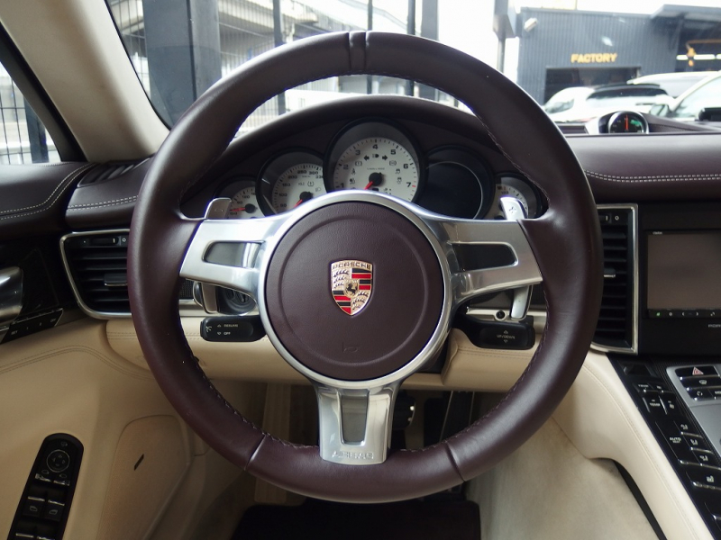 ポルシェ パナメーラ S　EUR－GTコンプリート　スポーツクロノパッケージ　ディーラー車　左ハンドル　サンルーフ 中古車