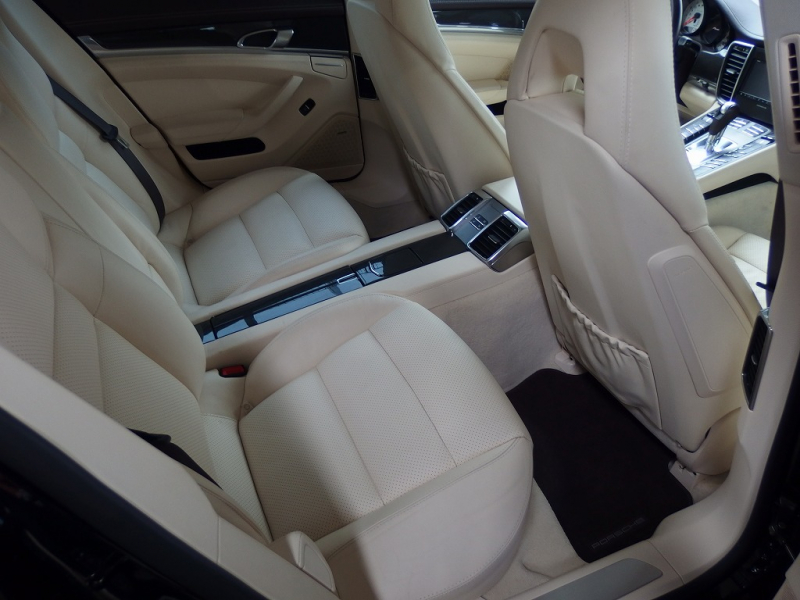 ポルシェ パナメーラ S　EUR－GTコンプリート　スポーツクロノパッケージ　ディーラー車　左ハンドル　サンルーフ 中古車