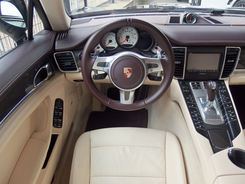 ポルシェ パナメーラ S　EUR－GTコンプリート　スポーツクロノパッケージ　ディーラー車　左ハンドル　サンルーフ 中古車