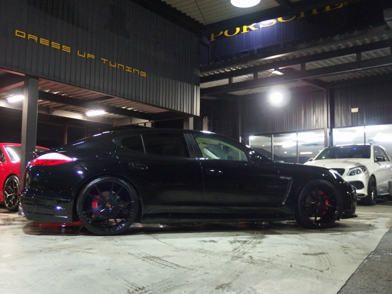 ポルシェ パナメーラ S　EUR－GTコンプリート　スポーツクロノパッケージ　ディーラー車　左ハンドル　サンルーフ 中古車