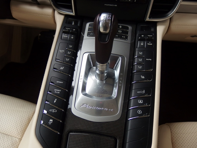 ポルシェ パナメーラ S　EUR－GTコンプリート　スポーツクロノパッケージ　ディーラー車　左ハンドル　サンルーフ 中古車
