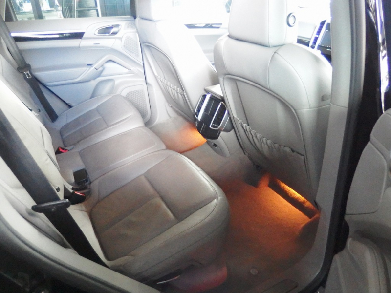 ポルシェ カイエン S　EUR－GTコンプリート　右ハンドル　正規ディーラー車　 中古車