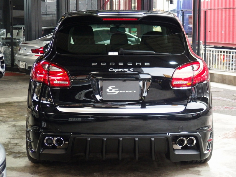 ポルシェ カイエン S　EUR－GTコンプリート　右ハンドル　正規ディーラー車　 中古車