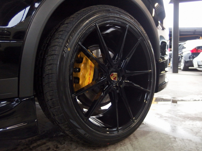 ポルシェ カイエン S　EUR－GTコンプリート　右ハンドル　正規ディーラー車　 中古車