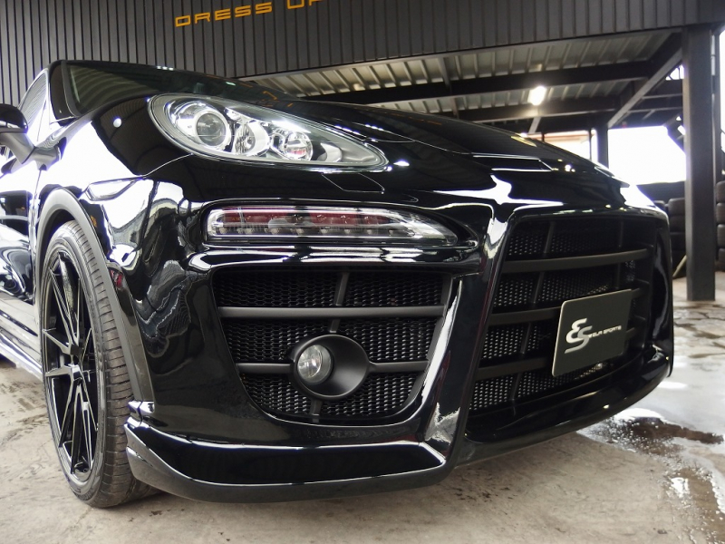 ポルシェ カイエン S　EUR－GTコンプリート　右ハンドル　正規ディーラー車　 中古車