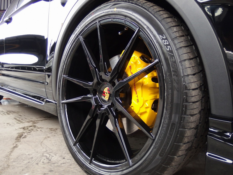 ポルシェ カイエン S　EUR－GTコンプリート　右ハンドル　正規ディーラー車　 中古車