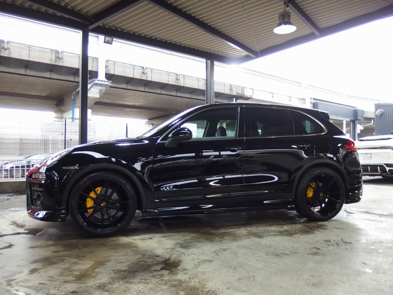 ポルシェ カイエン S　EUR－GTコンプリート　右ハンドル　正規ディーラー車　 中古車