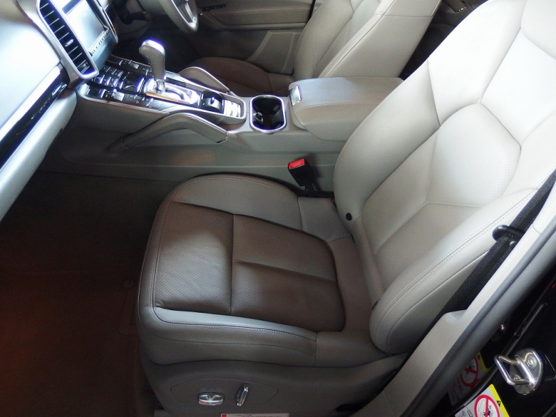 ポルシェ カイエン S　EUR－GTコンプリート　右ハンドル　正規ディーラー車　 中古車