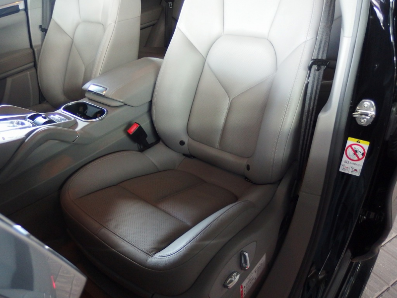 ポルシェ カイエン S　EUR－GTコンプリート　右ハンドル　正規ディーラー車　 中古車