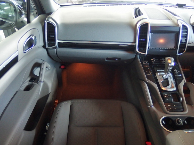 ポルシェ カイエン S　EUR－GTコンプリート　右ハンドル　正規ディーラー車　 中古車