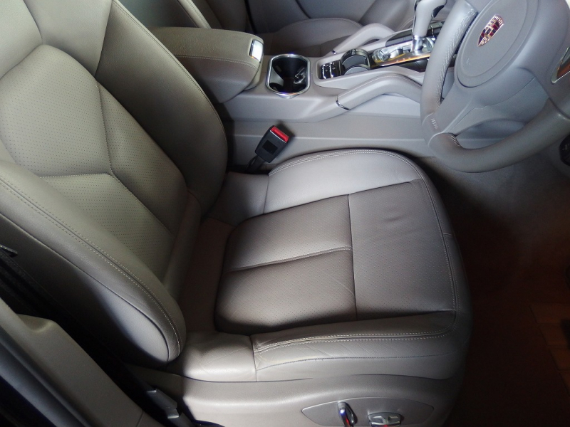 ポルシェ カイエン S　EUR－GTコンプリート　右ハンドル　正規ディーラー車　 中古車