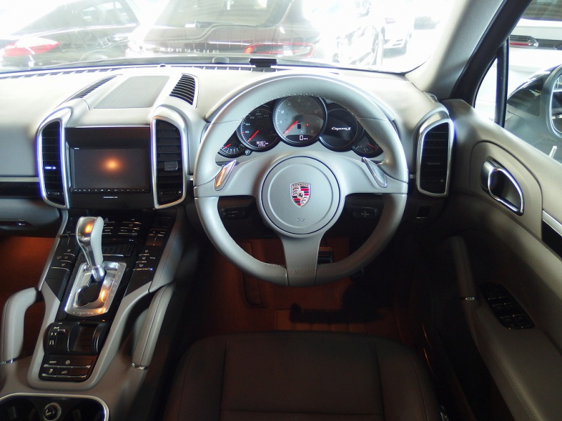 ポルシェ カイエン S　EUR－GTコンプリート　右ハンドル　正規ディーラー車　 中古車