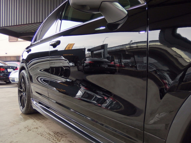 ポルシェ カイエン S　EUR－GTコンプリート　右ハンドル　正規ディーラー車　 中古車