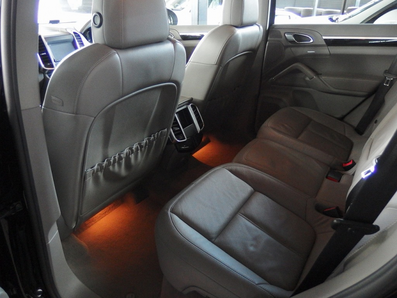 ポルシェ カイエン S　EUR－GTコンプリート　右ハンドル　正規ディーラー車　 中古車