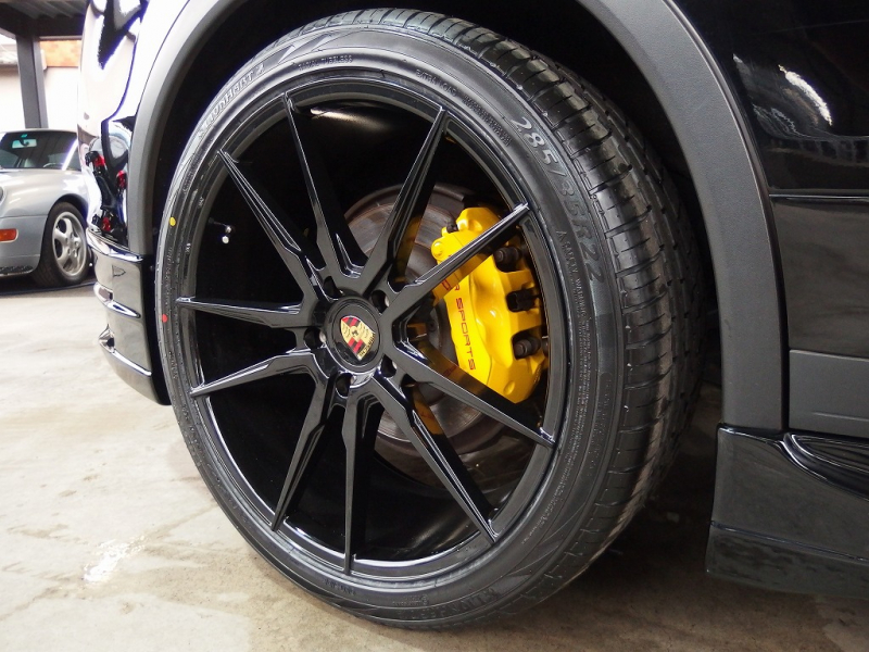 ポルシェ カイエン S　EUR－GTコンプリート　右ハンドル　正規ディーラー車　 中古車