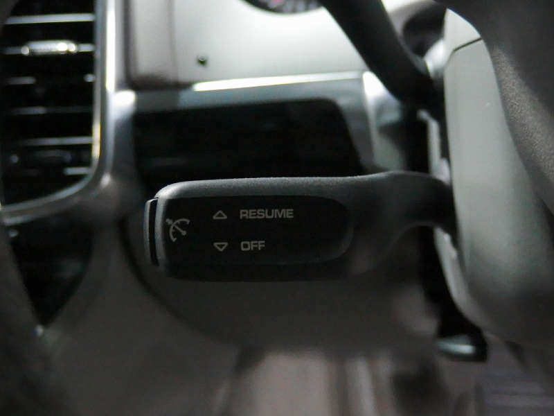 ポルシェ カイエン 正規ディーラー車　右ハンドル　 中古車