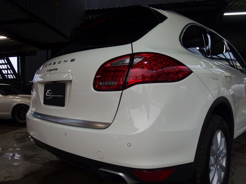 ポルシェ カイエン 正規ディーラー車　右ハンドル　 中古車