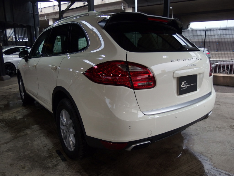 ポルシェ カイエン 正規ディーラー車　右ハンドル　 中古車