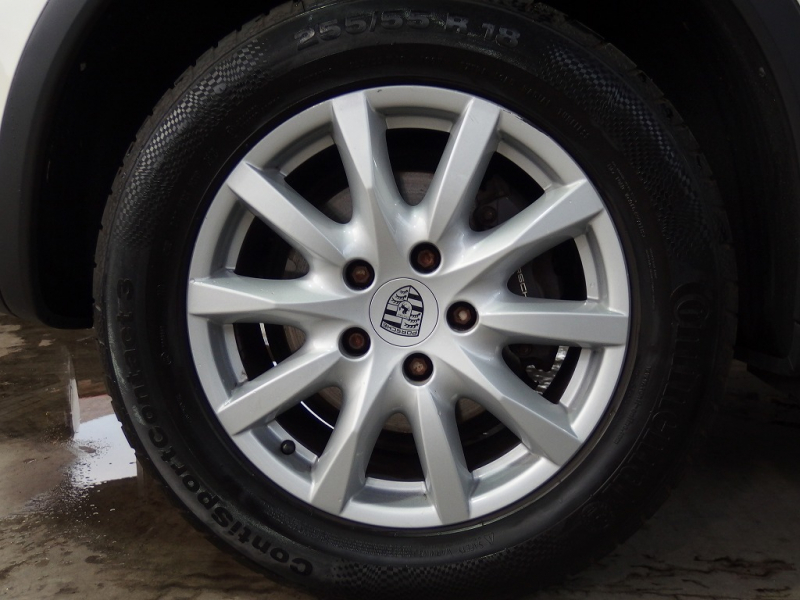 ポルシェ カイエン 正規ディーラー車　右ハンドル　 中古車