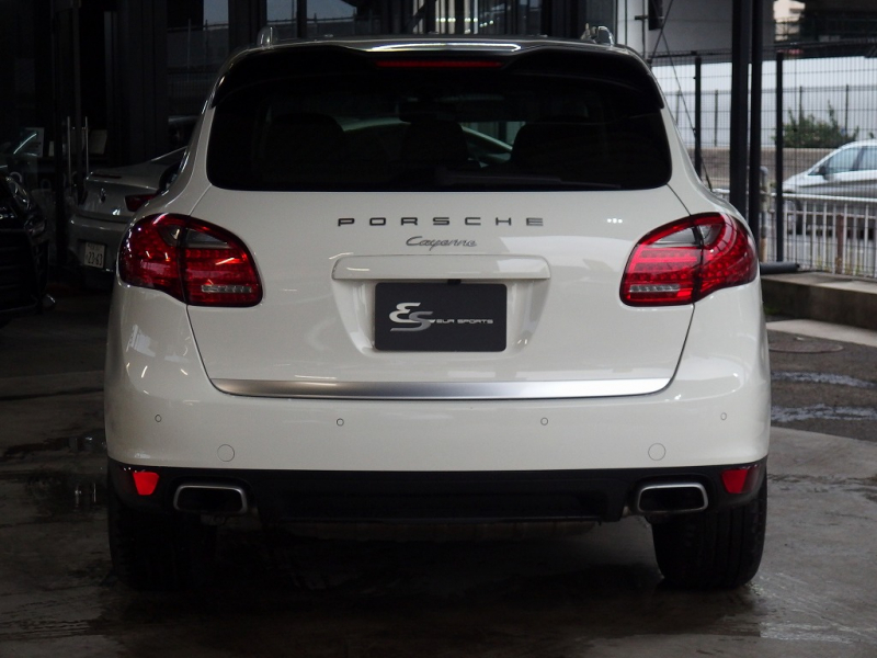 ポルシェ カイエン 正規ディーラー車　右ハンドル　 中古車