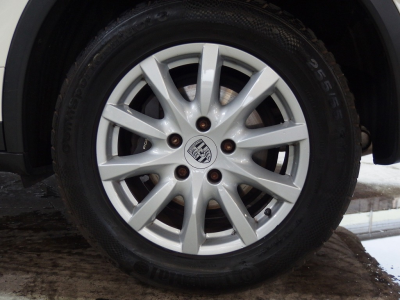 ポルシェ カイエン 正規ディーラー車　右ハンドル　 中古車