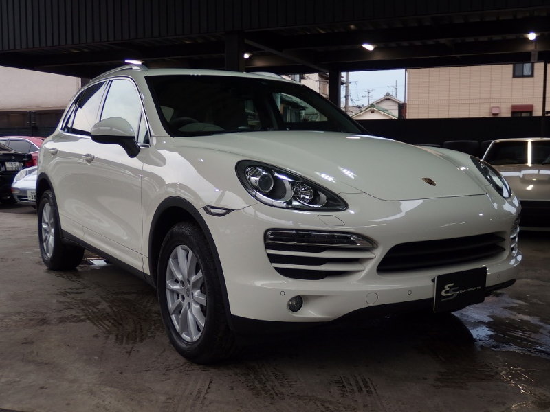 ポルシェ カイエン 正規ディーラー車　右ハンドル　 中古車