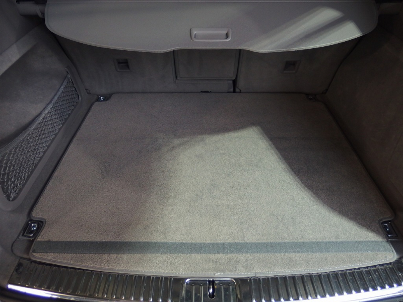 ポルシェ カイエン 正規ディーラー車　右ハンドル　 中古車