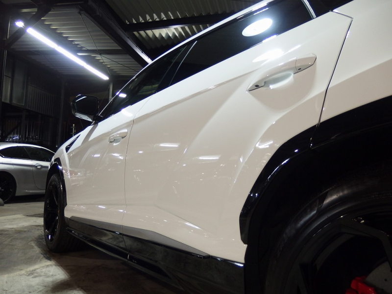 ランボルギーニ ウルス 正規ディーラー車　左ハンドル　純正22インチアルミ　レッドキャリパー 中古車